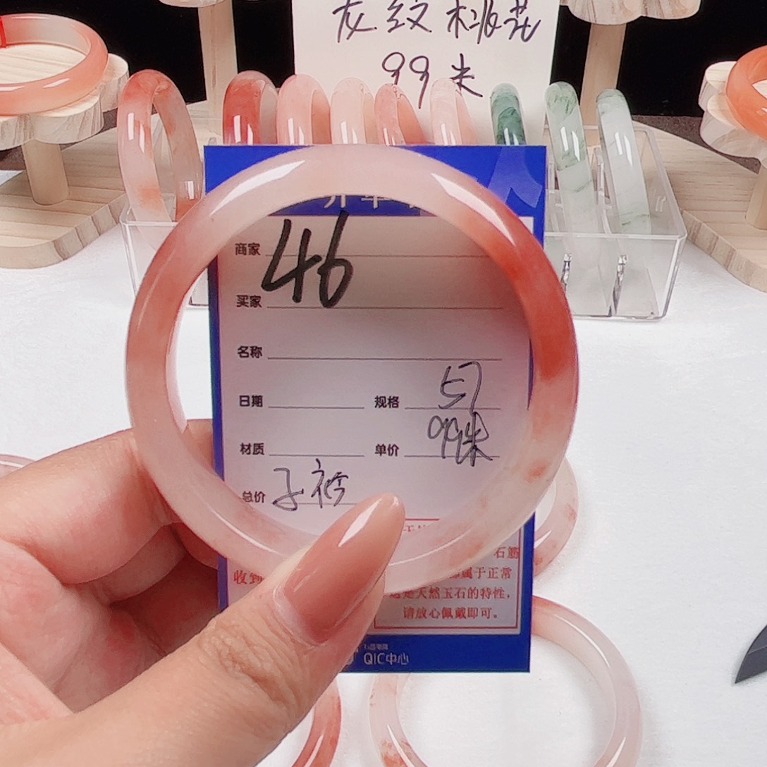 子***衿石英质玉未镶嵌手镯