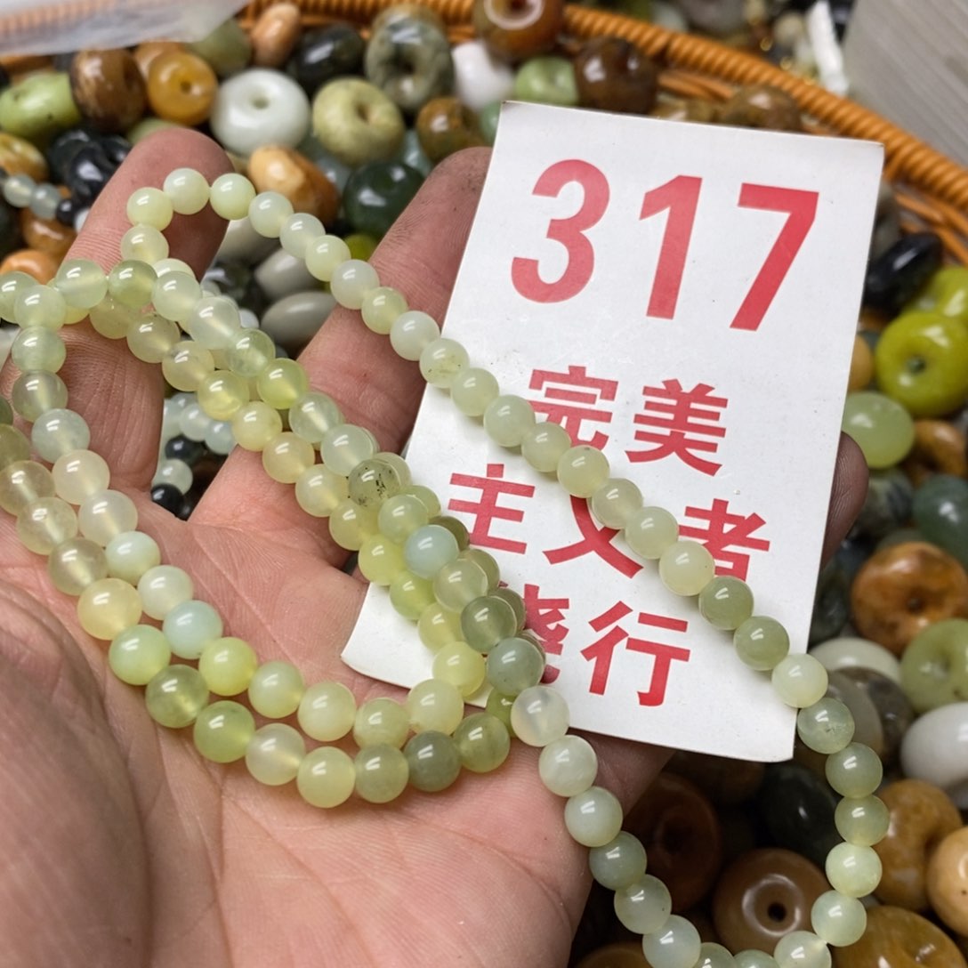 蛇纹石玉挂坠未镶嵌