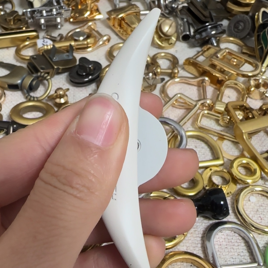 小CK月牙磁吸包锁15元2个.