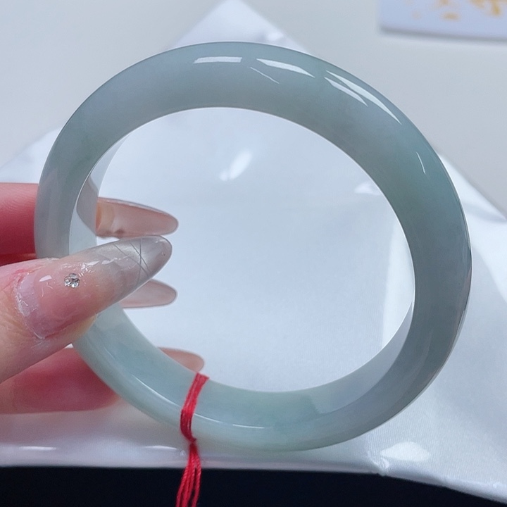 翡翠手镯未镶嵌缅甸