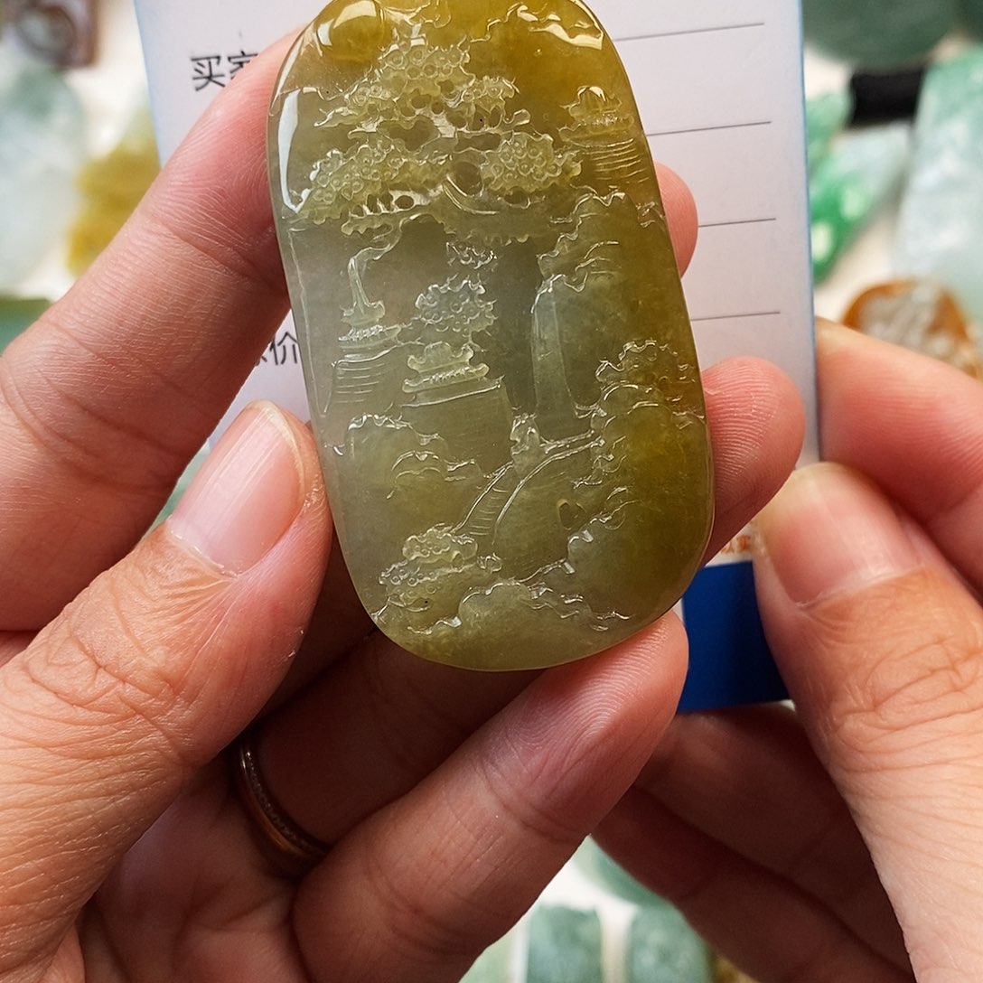 翡翠未镶嵌颈饰山水