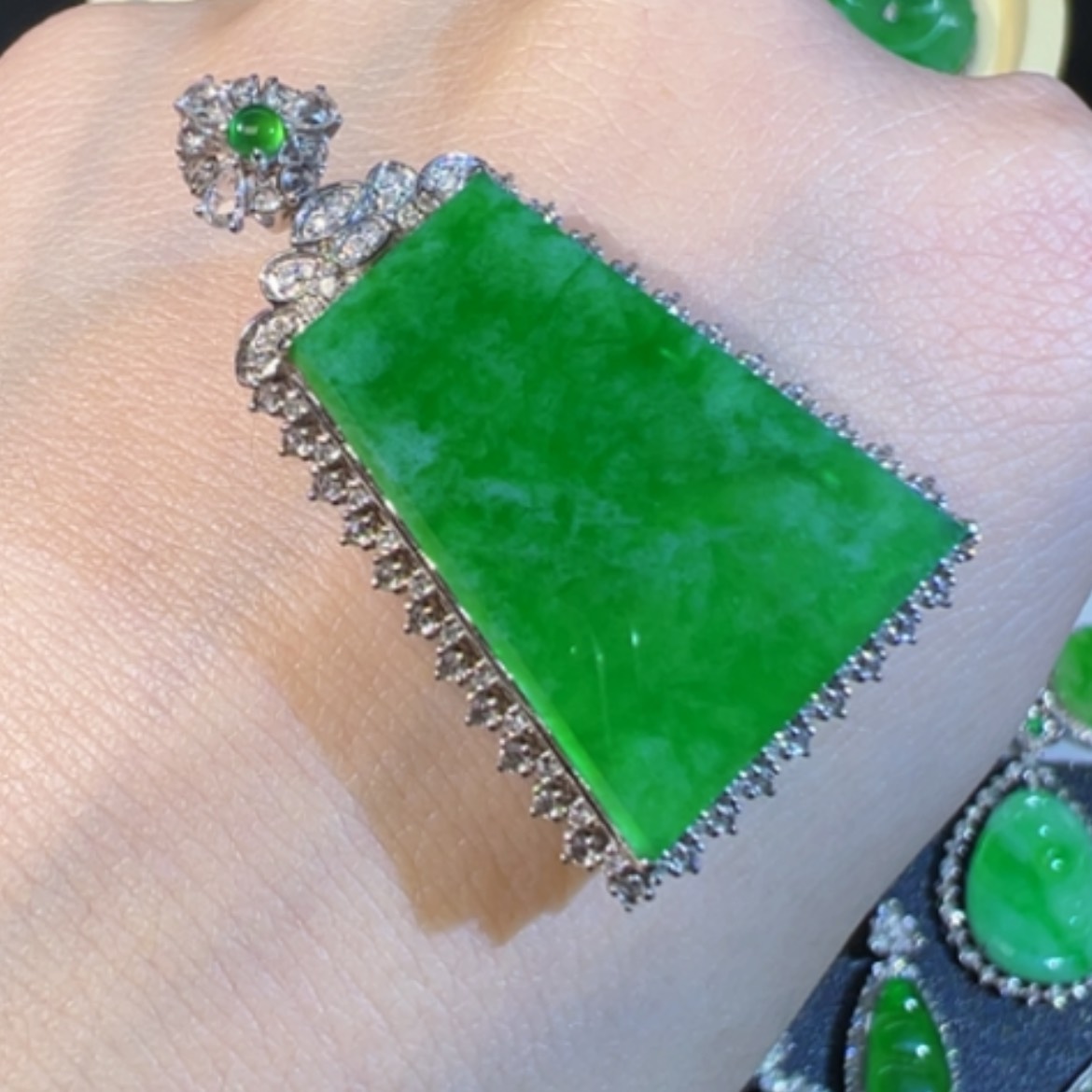 【闪购商品】翡翠颈饰18K金镶嵌缅甸翡翠无事牌