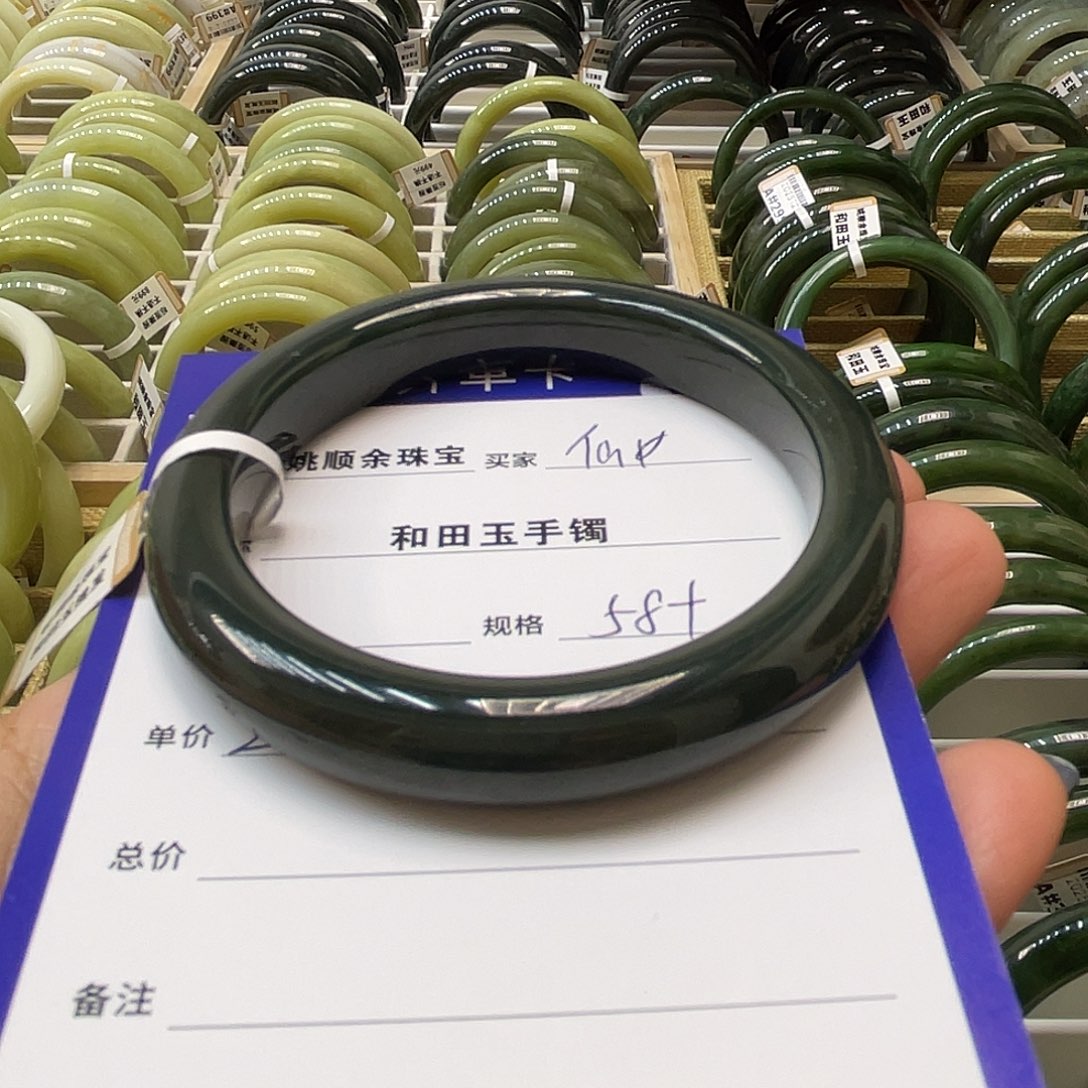 未镶嵌手镯和田玉超****贤