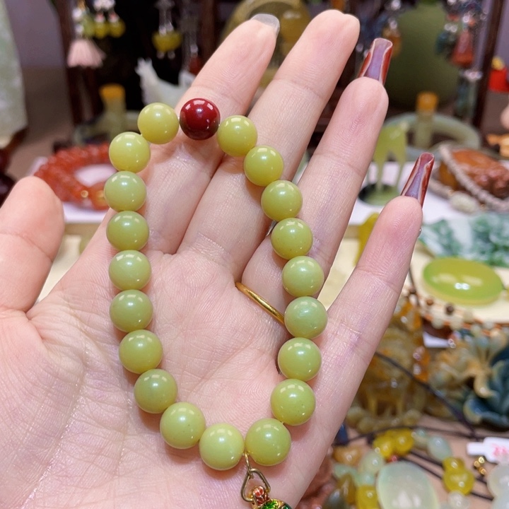 蛇纹石玉颈饰未镶嵌