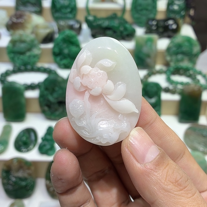 独山玉未镶嵌颈饰合家幸福