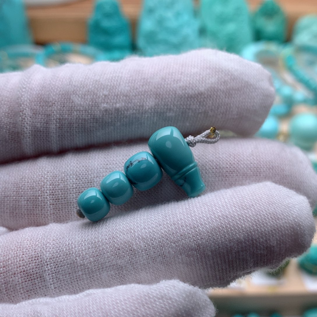 绿松石颈饰未镶嵌