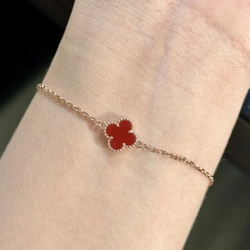 18k金单花四叶草迷你手链9.5mm小花玛瑙手链