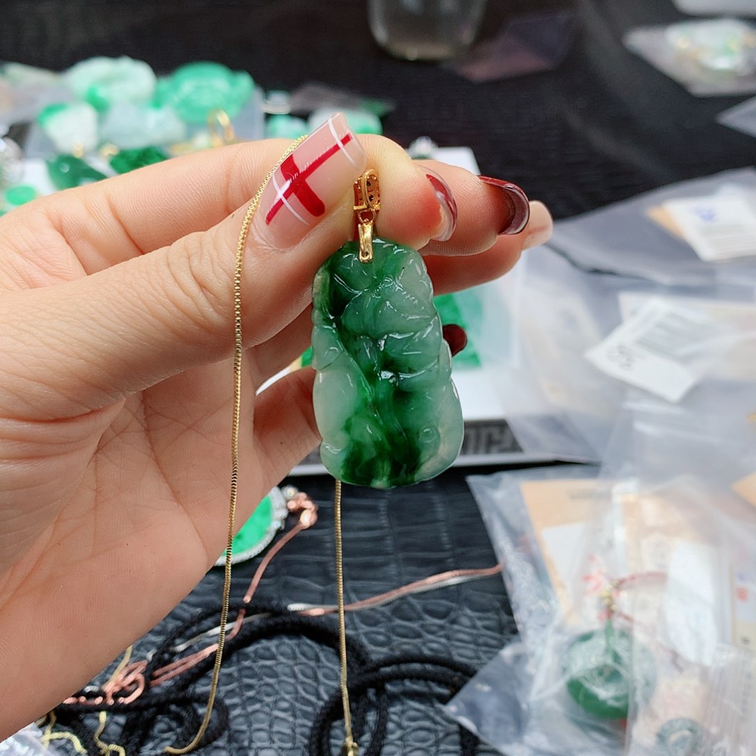 【闪购商品】翡翠吊坠(赠链)合金