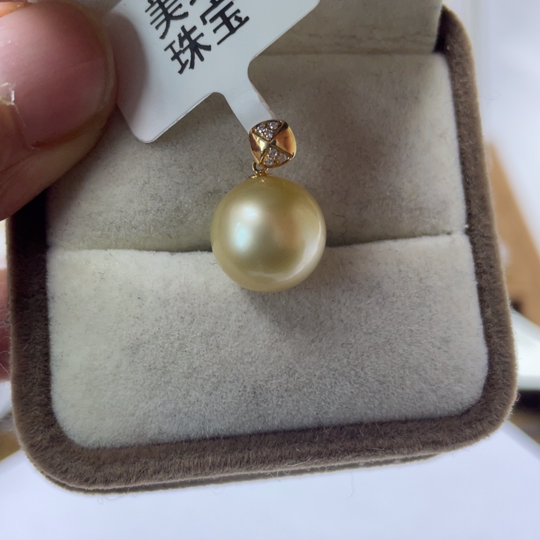 18K金镶嵌海水珍珠颈饰