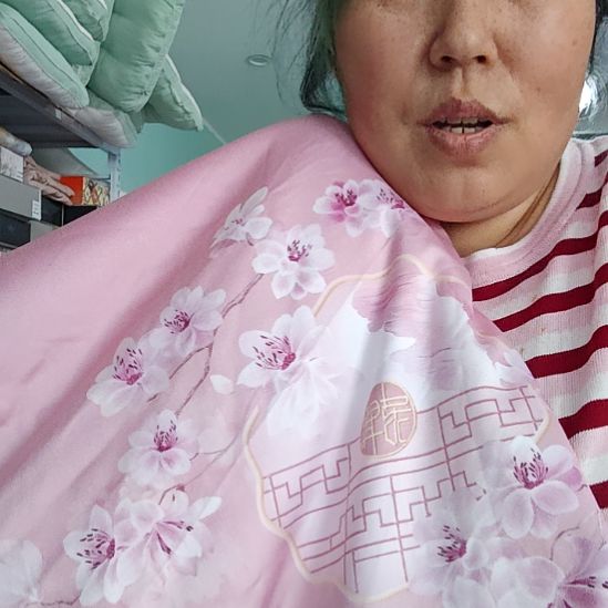 棉高端大床双人四件套，每批花色不一。