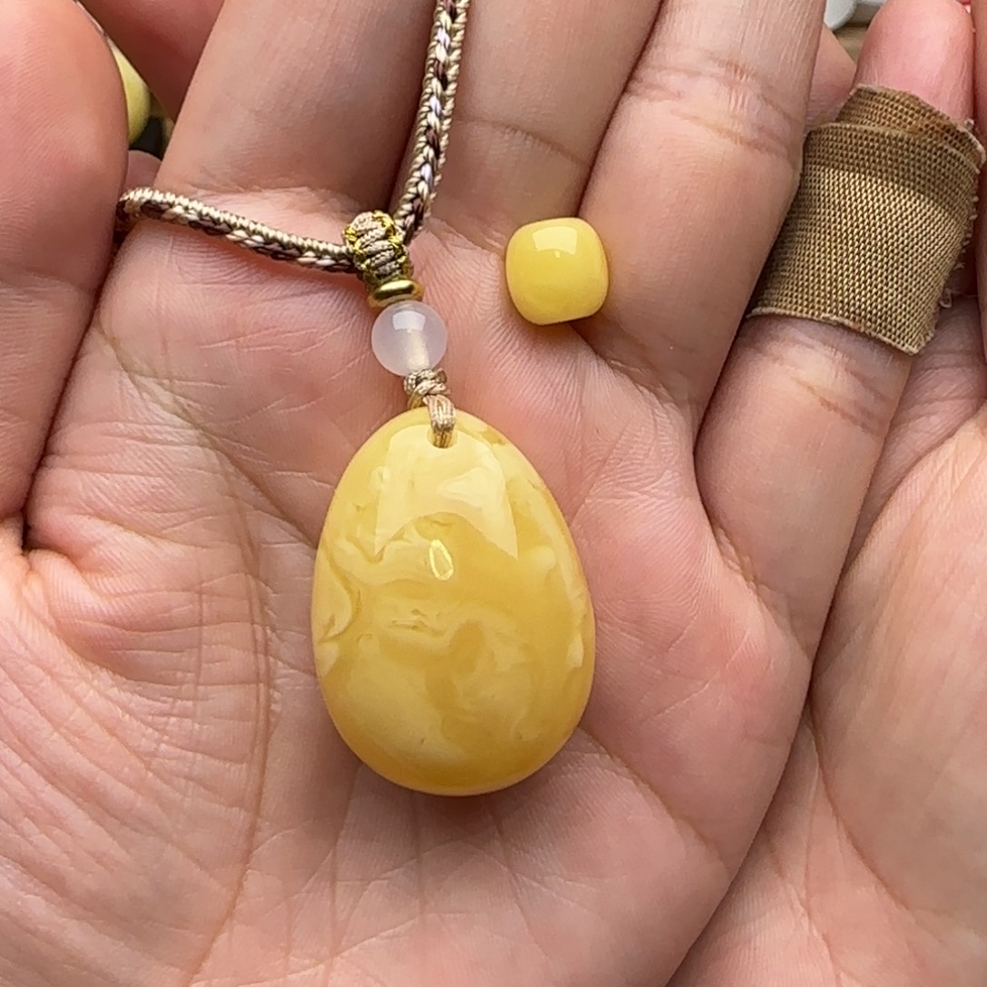 小***s琥珀未镶嵌裸石蜜蜡水滴梦