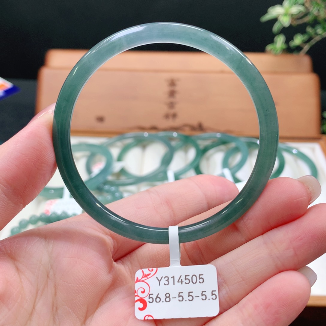 翡翠手镯未镶嵌天然