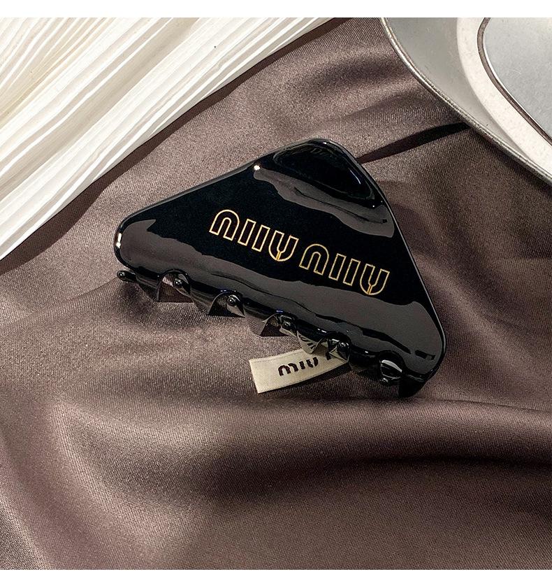 自留超美！字母倒三角醋酸发夹后脑勺半扎盘发中号鲨鱼抓夹子