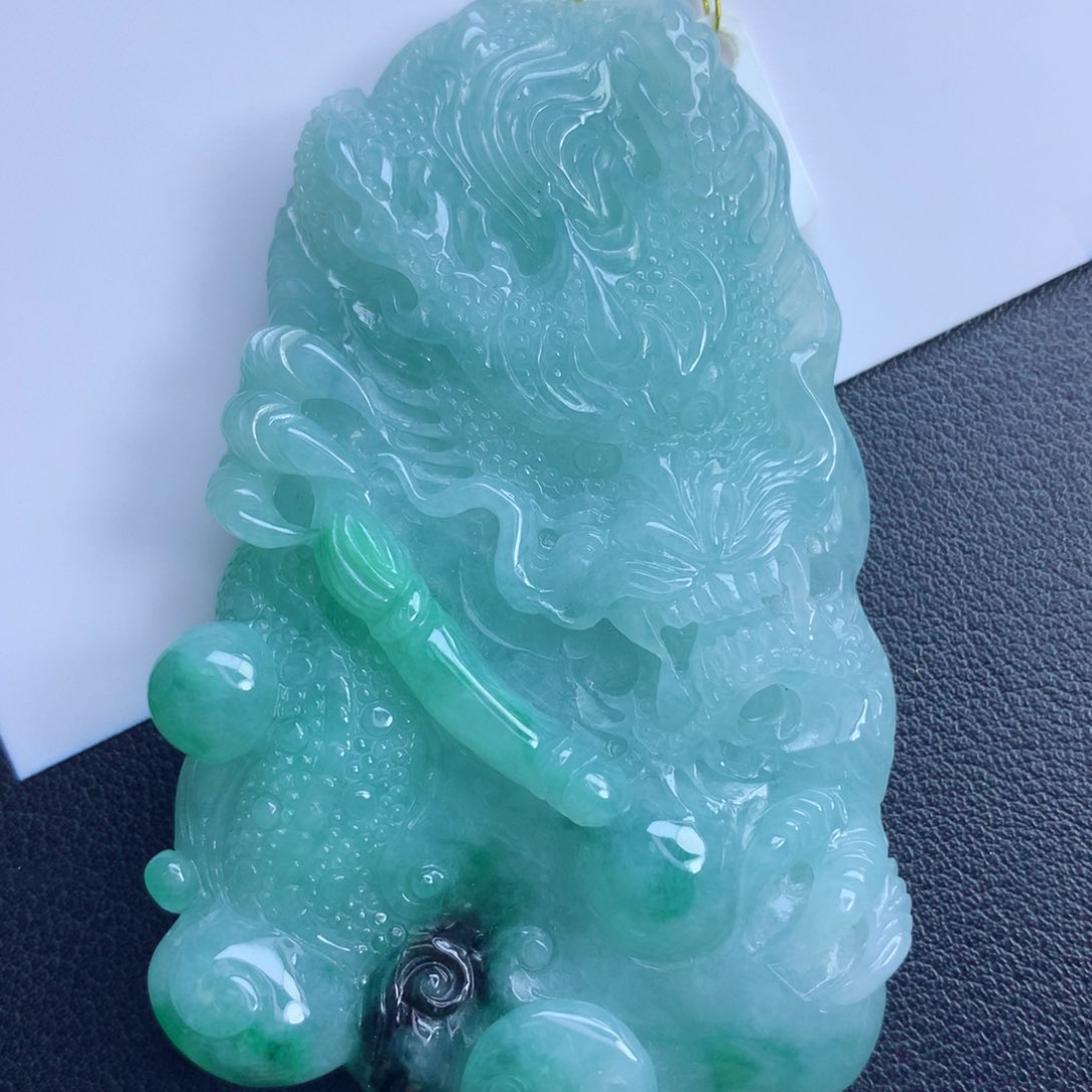 翡翠颈饰未镶嵌龙