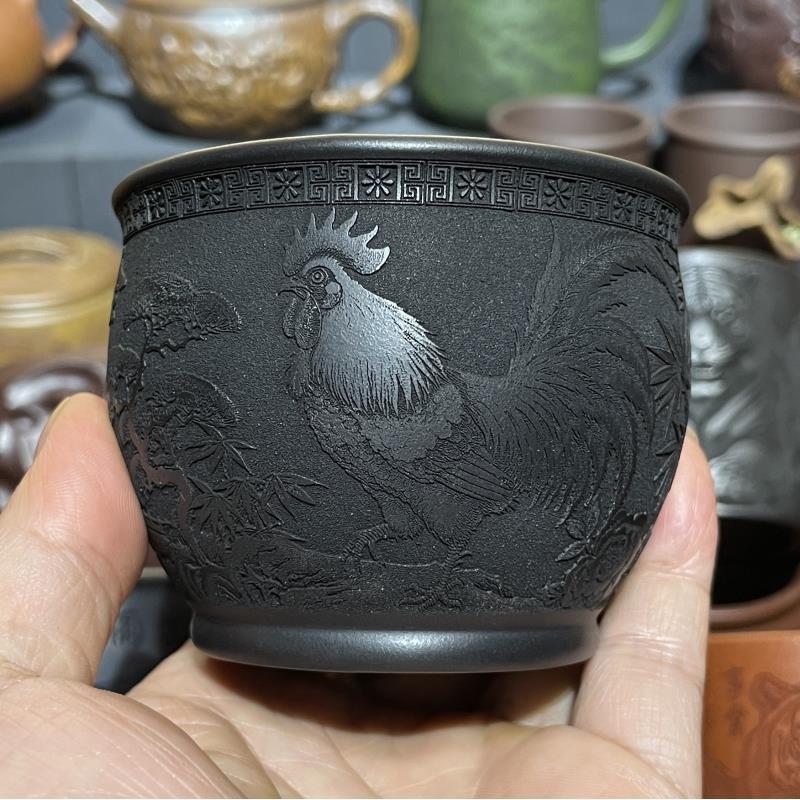 宜兴原矿紫砂玄铁石黄浮雕生肖鸡主人杯手工水缸杯140毫升茶杯