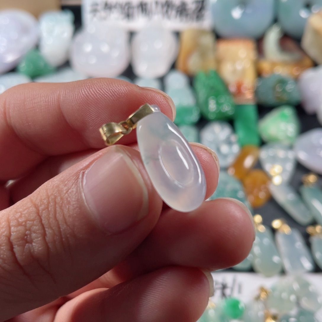 翡翠颈饰未镶嵌翡翠