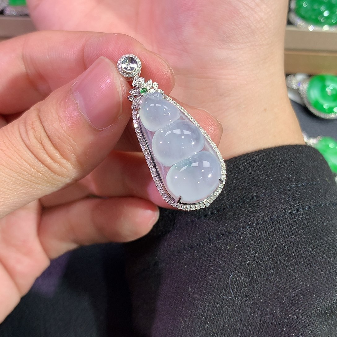 翡翠吊坠(赠链)18K金镶嵌