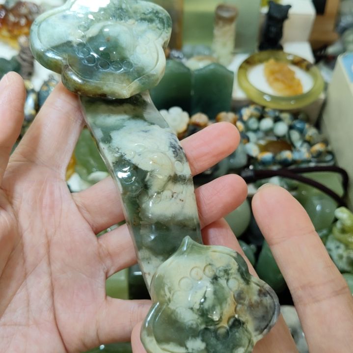岫玉未镶嵌如意手把件款式小摆件