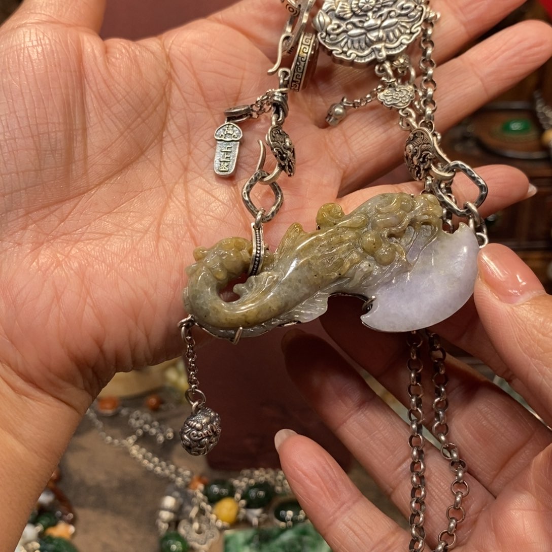 翡翠吊坠(赠链)未镶嵌