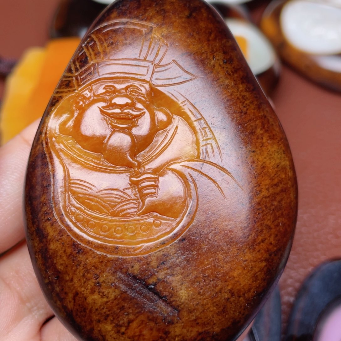 和田玉颈饰未镶嵌好**见