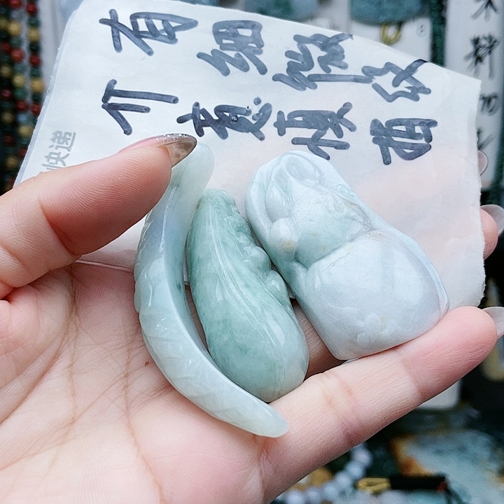颈饰足铂镶嵌翡翠翡翠
