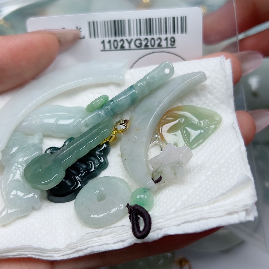 翡翠未镶嵌吊坠(不含链)