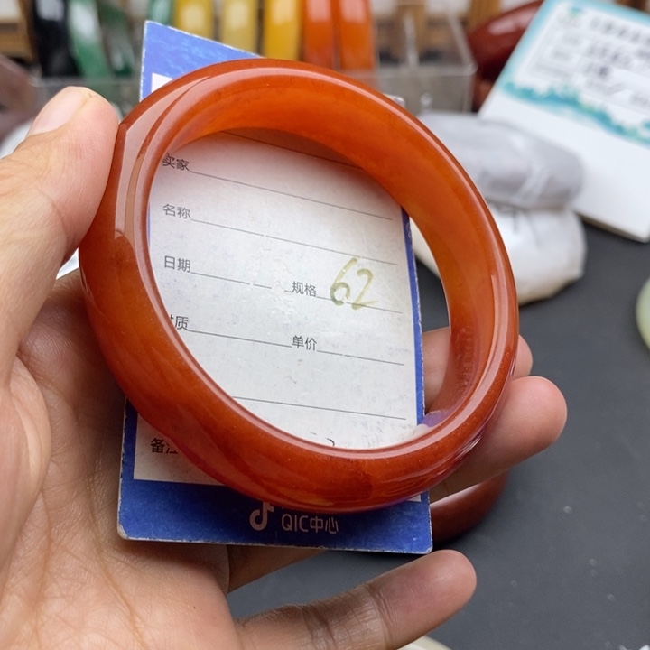 未镶嵌手镯石英质玉