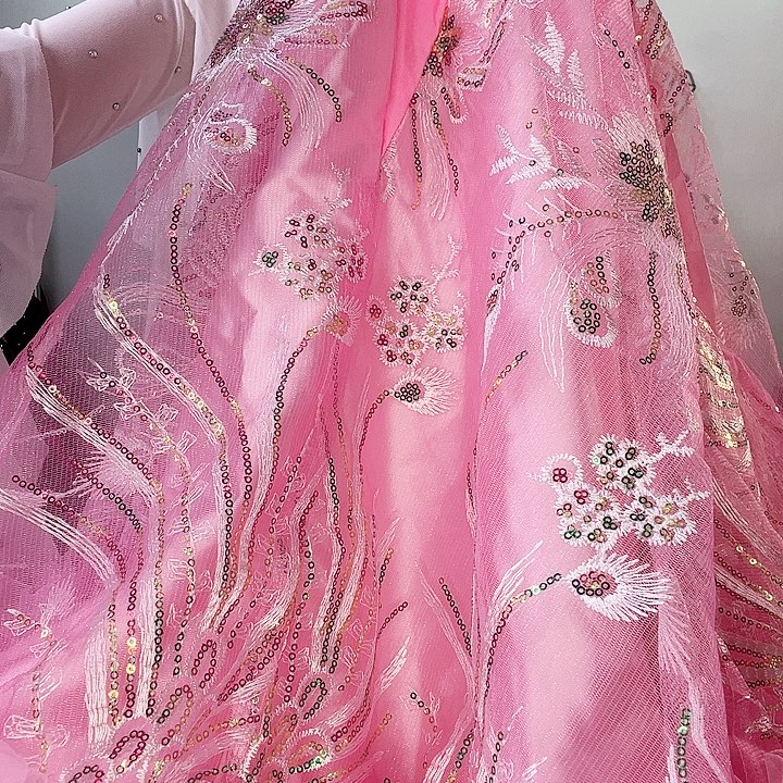 交谊舞是以民族乐器演奏