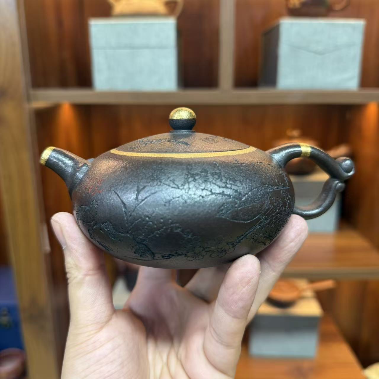 描金喜鹊登枝如意卡盖扁西施 铁砂老紫泥紫砂壶