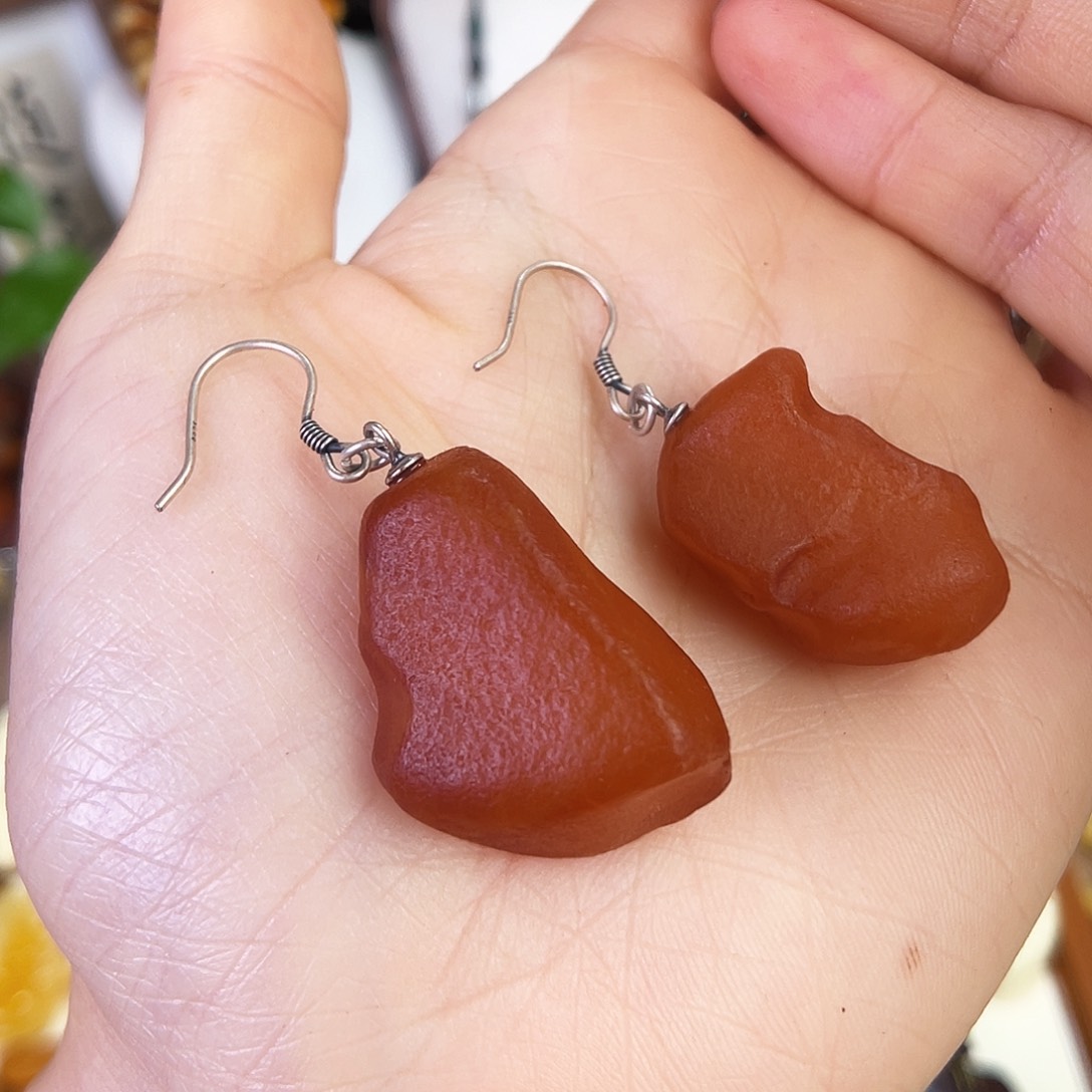 琥珀珠宝奇石未镶嵌。