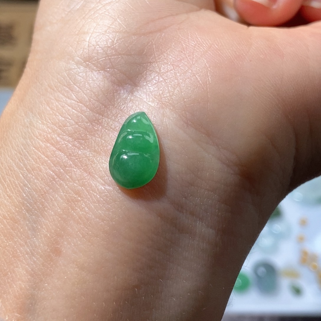 定制翡翠未镶嵌翡翠12.7×7.6×2.8