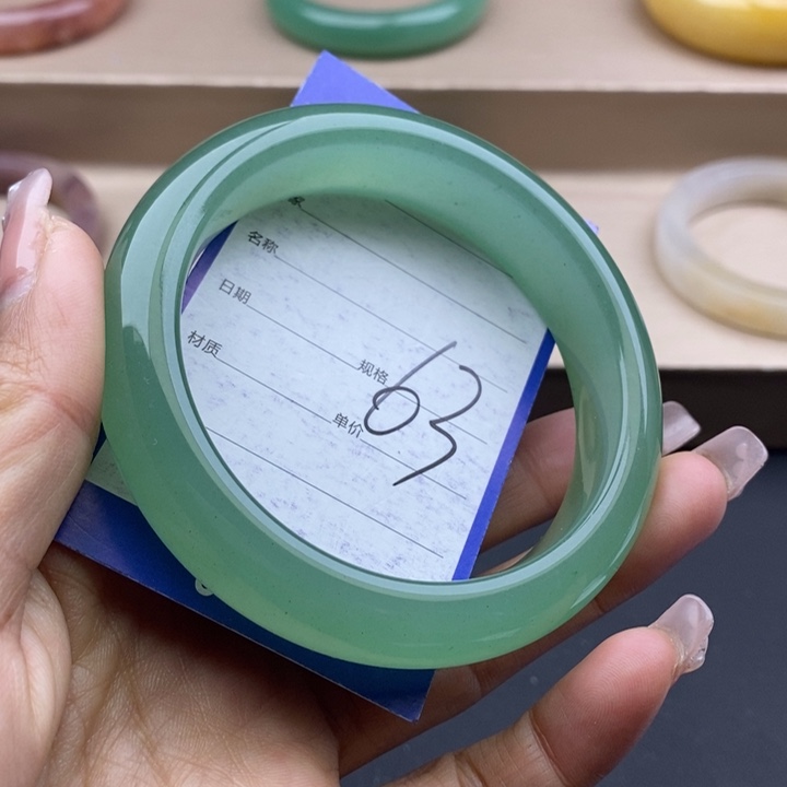 石英质玉手镯未镶嵌