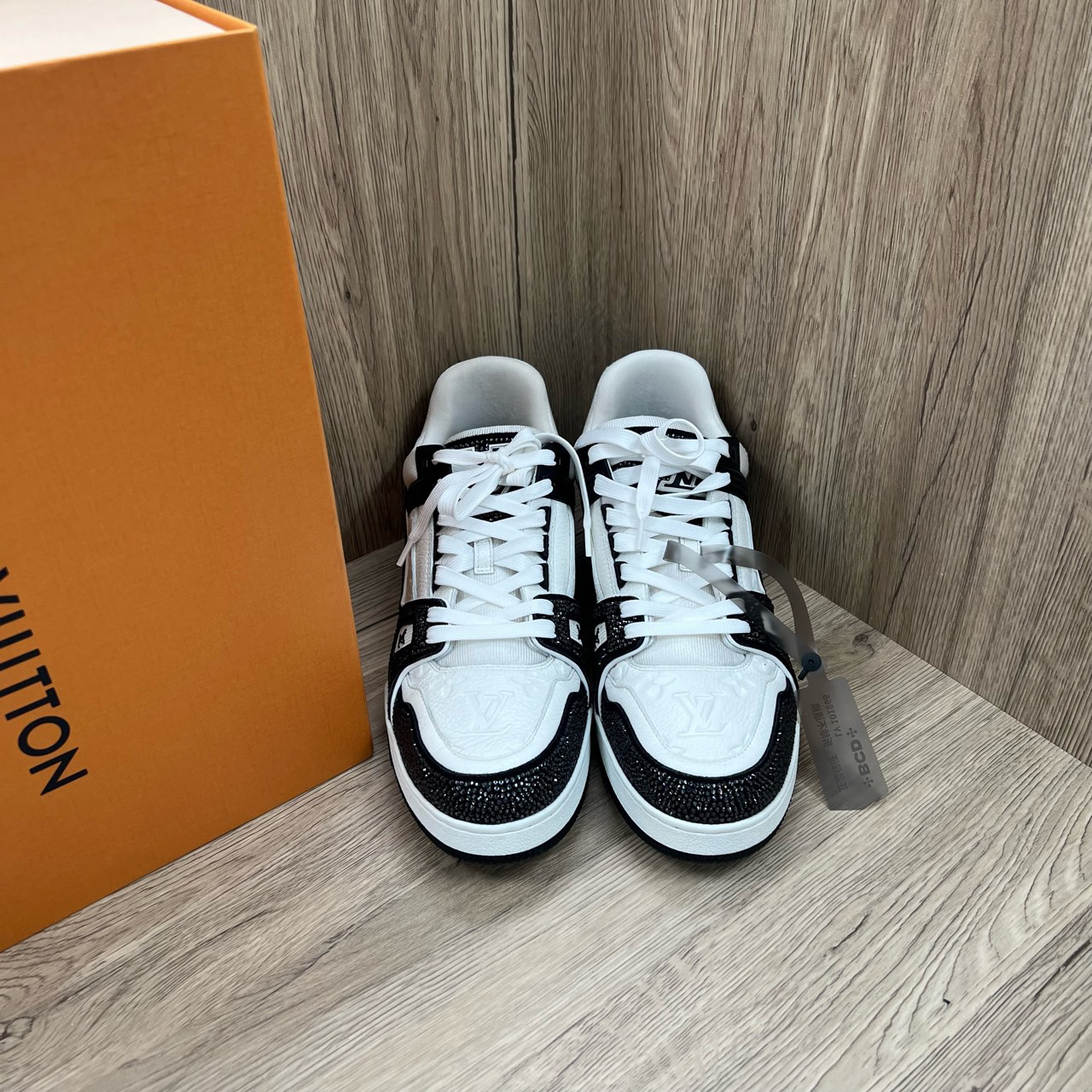 95新 LouisVuitton/路易威登 Trainer 黑白满钻板鞋 43码/98新/原