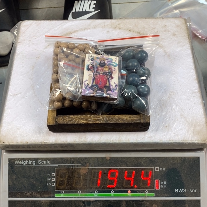 泥塑蓝药师➕乾元➕财神彩绘牌子194克