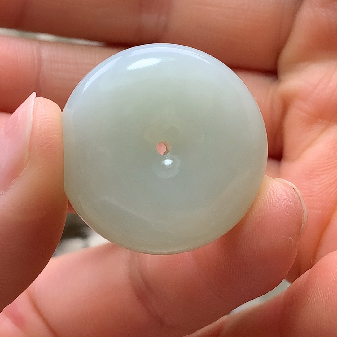 李***蛋和田玉未镶嵌颈饰