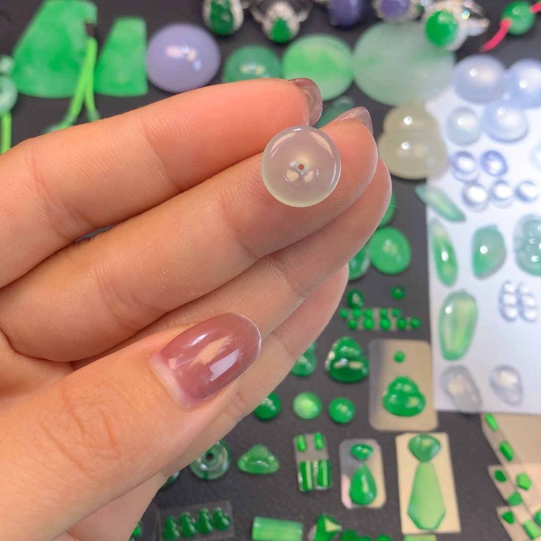 翡翠颈饰未镶嵌裸石平安扣