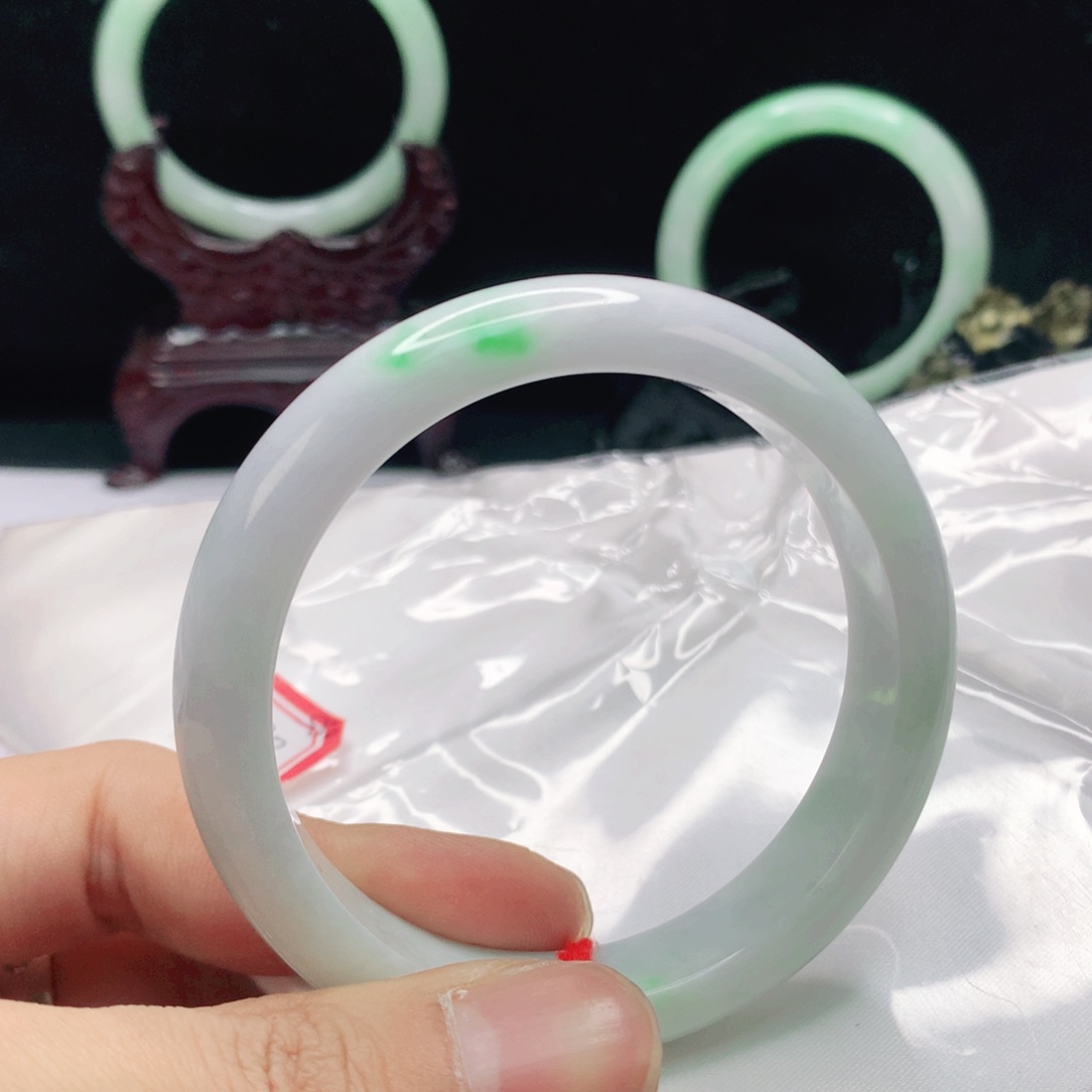 翡翠手镯未镶嵌57 圈缅甸天然A货翡翠手镯时尚女款