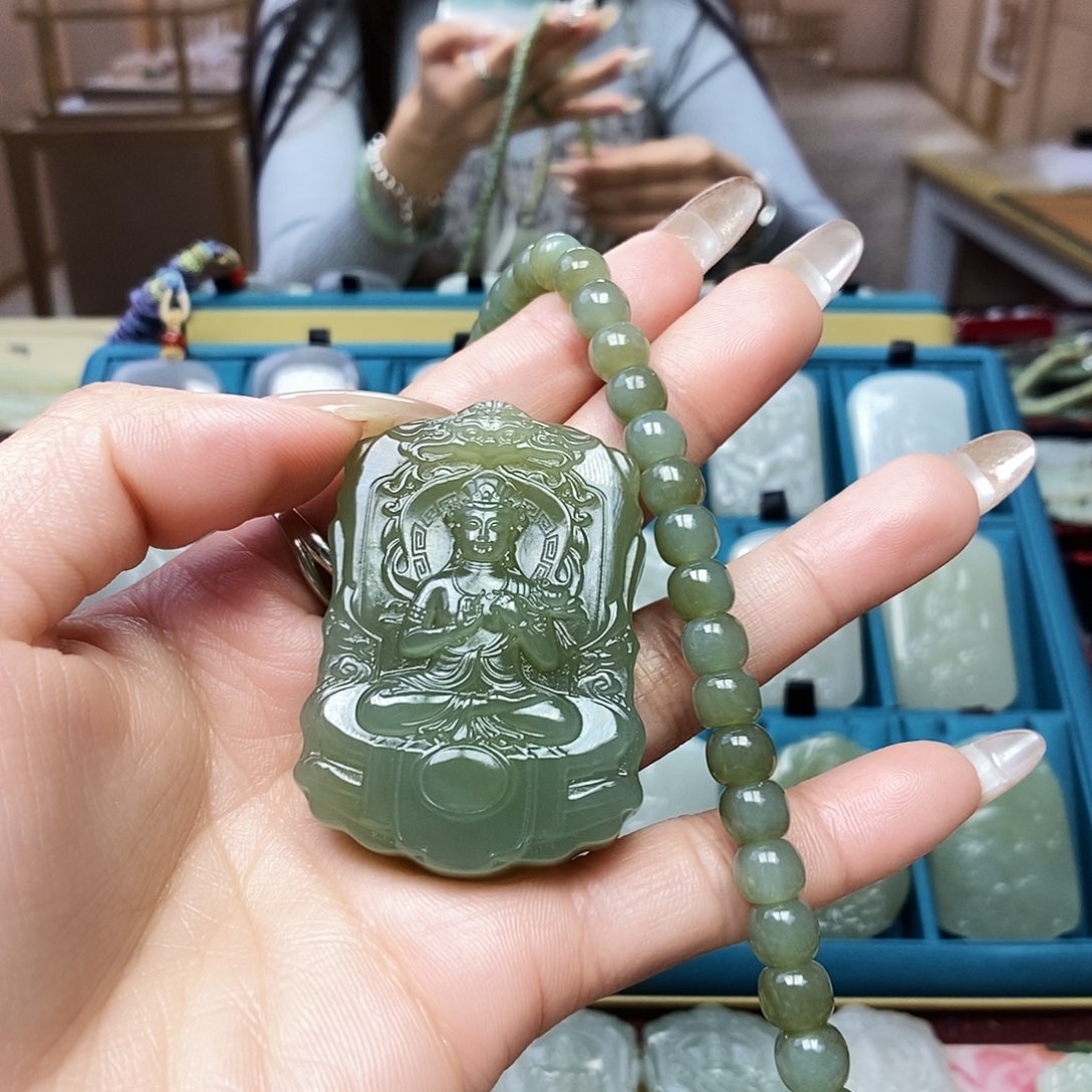 和田玉颈饰未镶嵌梦*