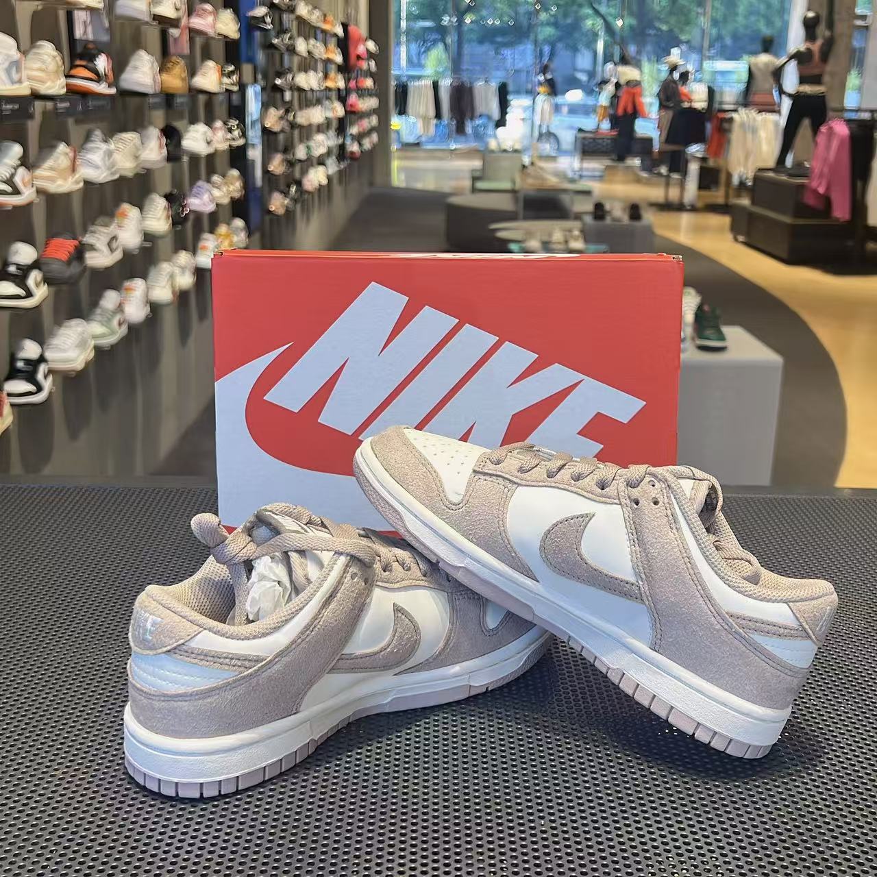 【双12狂欢疯抢】DUNK女子时尚运动休闲板鞋IB4417105