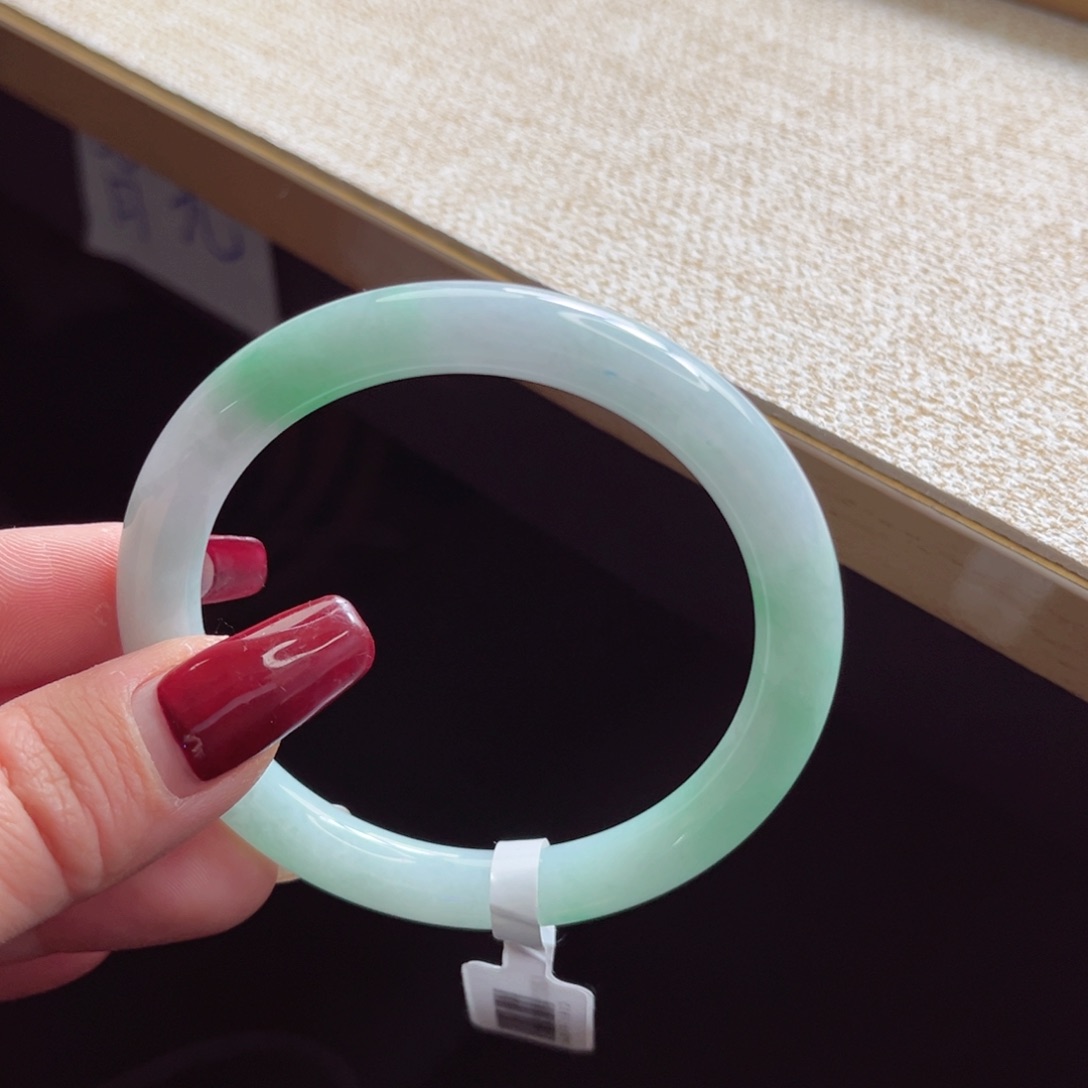 翡翠手镯未镶嵌手镯