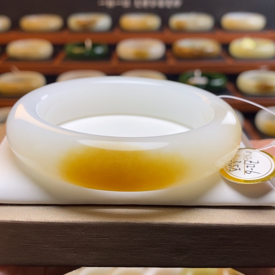 和田玉未镶嵌手镯56圈