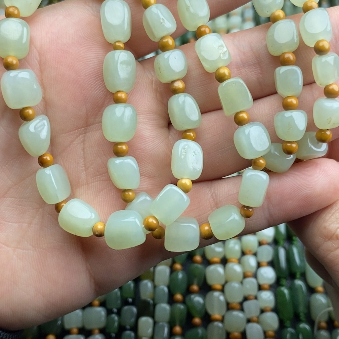 和田玉颈饰未镶嵌