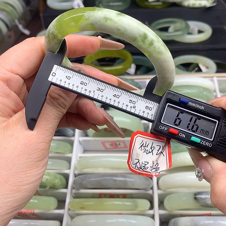 蛇纹石玉手镯未镶嵌536