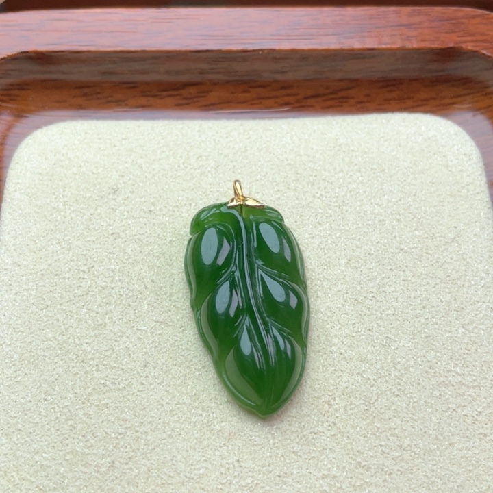 和田玉（碧玉）颈饰18K金镶嵌