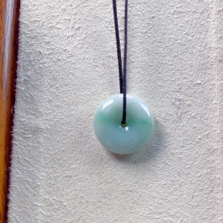 翡翠未镶嵌颈饰孤品