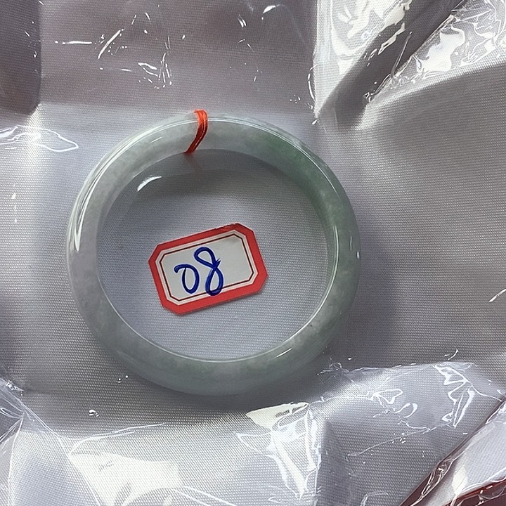 翡翠手镯未镶嵌翡翠手镯