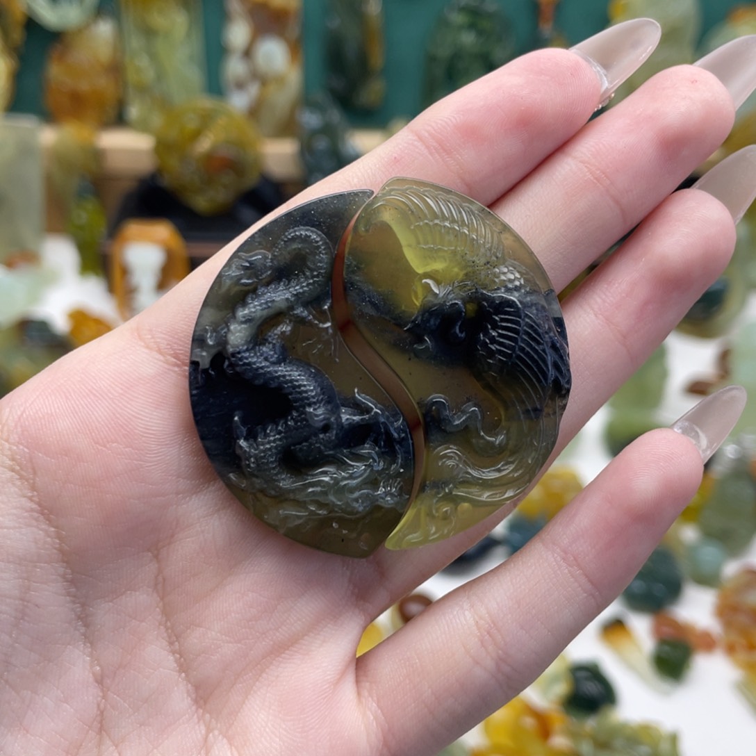 蛇纹石玉颈饰未镶嵌