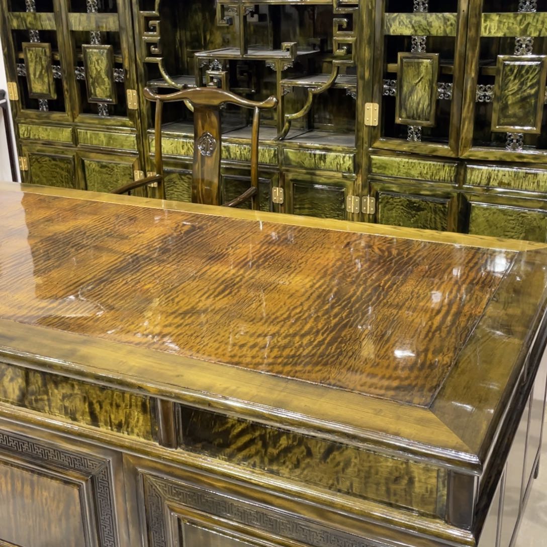 楠木金丝楠家具阴沉办公桌