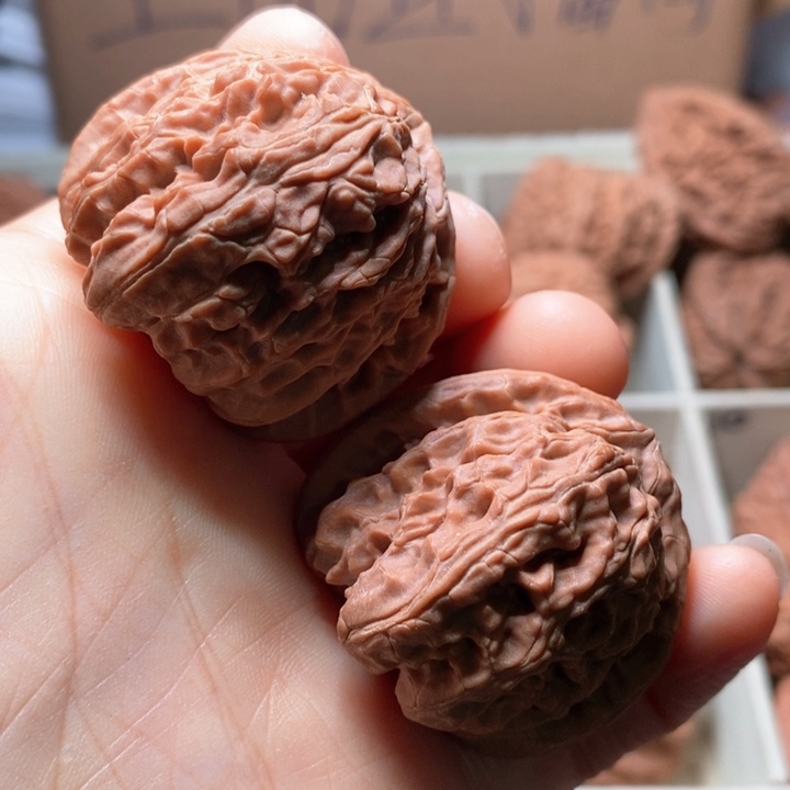 文玩核桃吊坠三角白