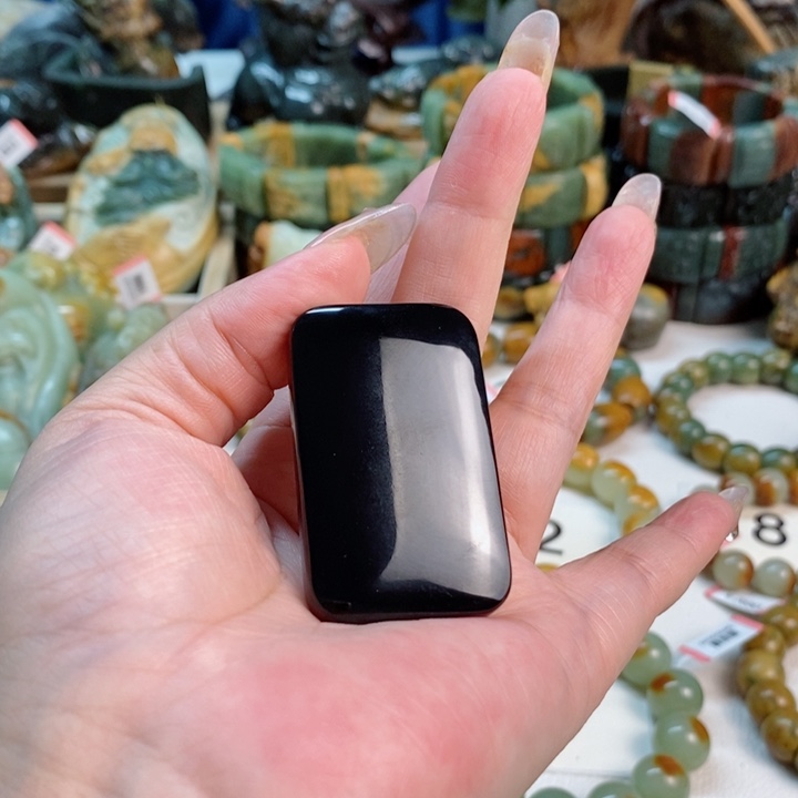 透闪石质玉吊坠未镶嵌